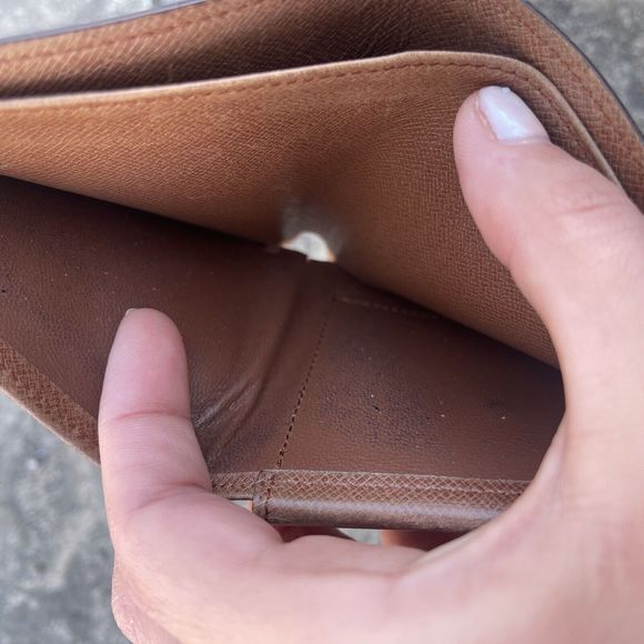 Louis Vuitton Monogram Billfold Bifold Wallet Coin Compartment - Picture 9 of 14